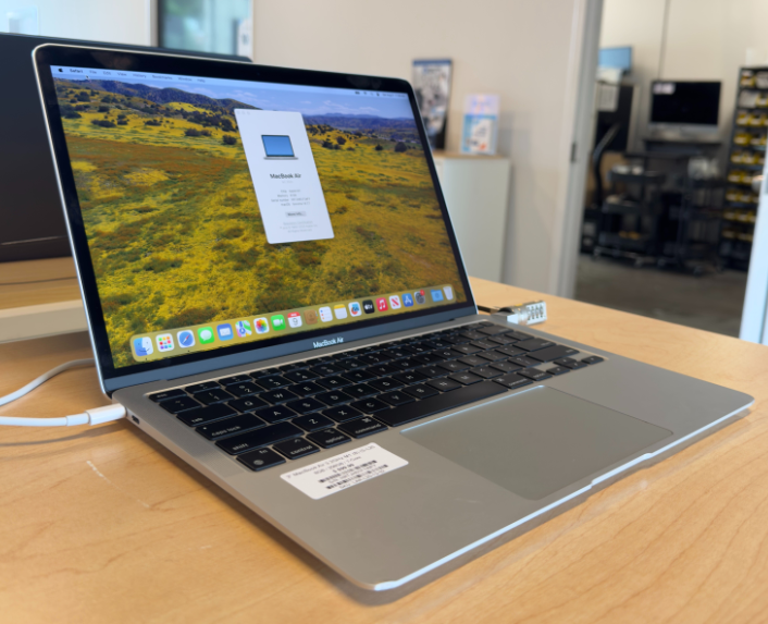 13” MacBook Air M1 (L20) 8GB / 256GB / 7-Core GPU – Silver