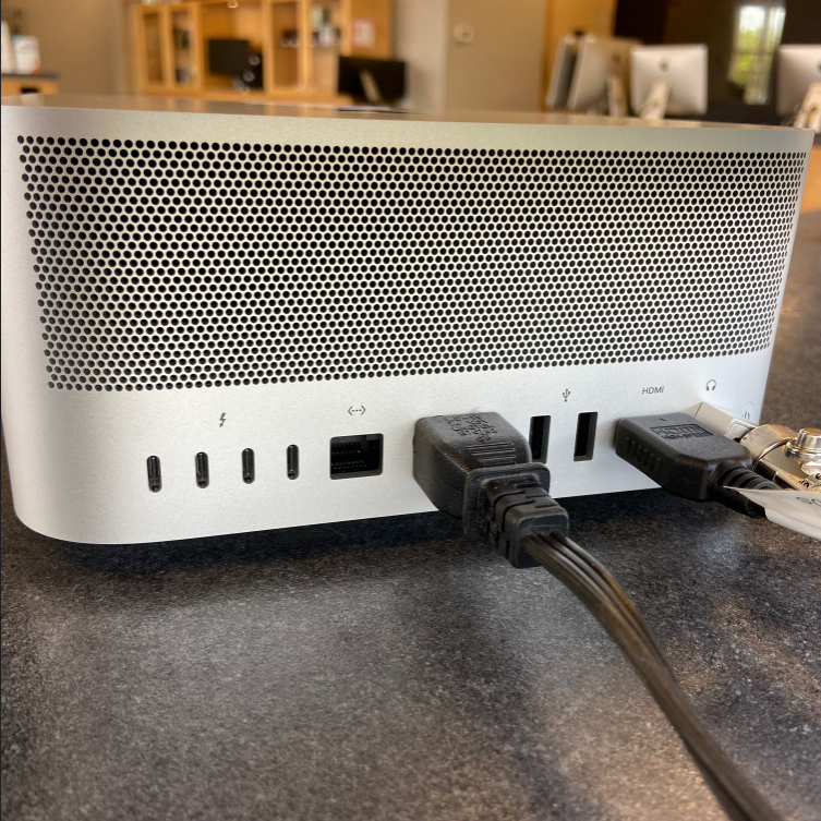 Mac Studio – M2 Max / 32GB RAM / 512GB SSD
