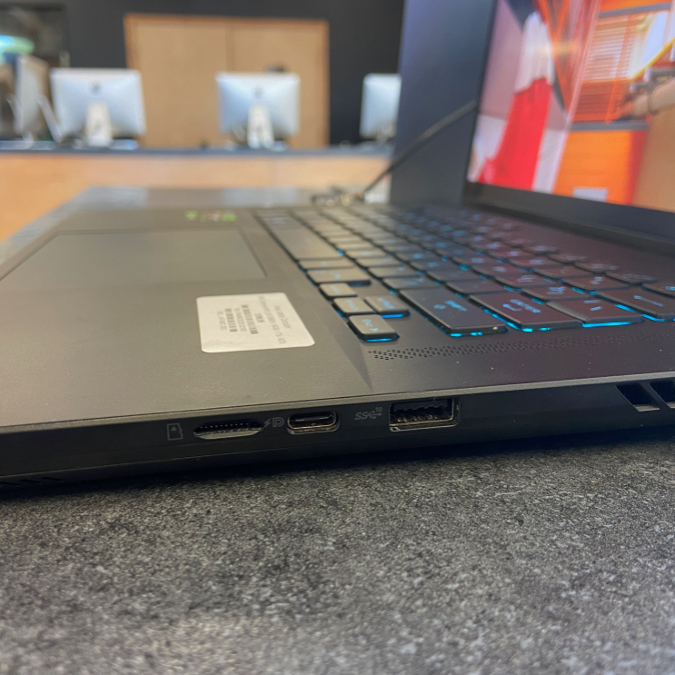 16" Asus ROG Zephyrus M16 – i9-13900H / 16GB RAM / 1TB SSD / RTX 4070
