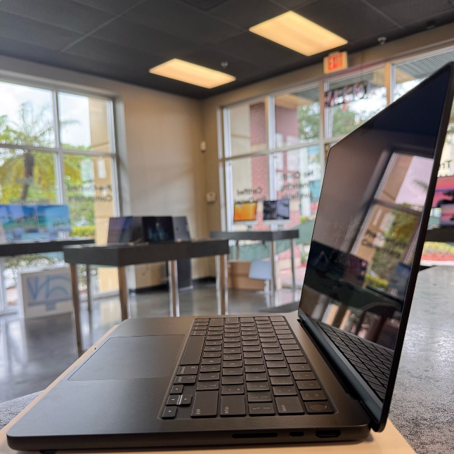 14” Apple MacBook Pro M4 Pro (L24) 24GB / 512GB 16-Core GPU Space Black/ 5 battery cycles / Apple Care until 11/2026!