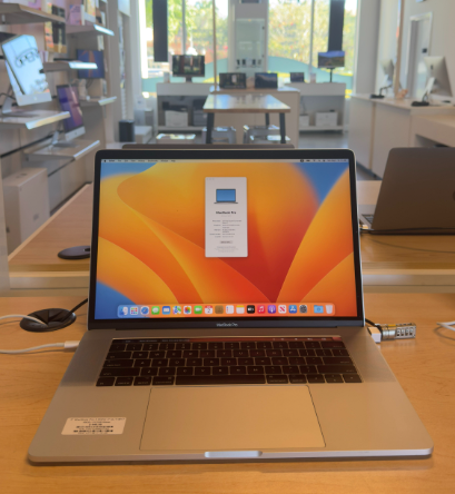 15” MacBook Pro (M17) i7 2.8GHz / 16GB / 512GB - Silver