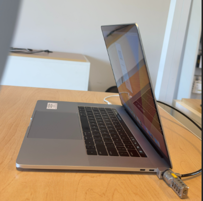 15” MacBook Pro (M17) i7 2.8GHz / 16GB / 512GB - Silver