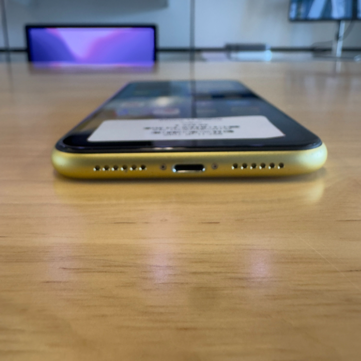 iPhone 11 – 256GB – Unlocked – Yellow