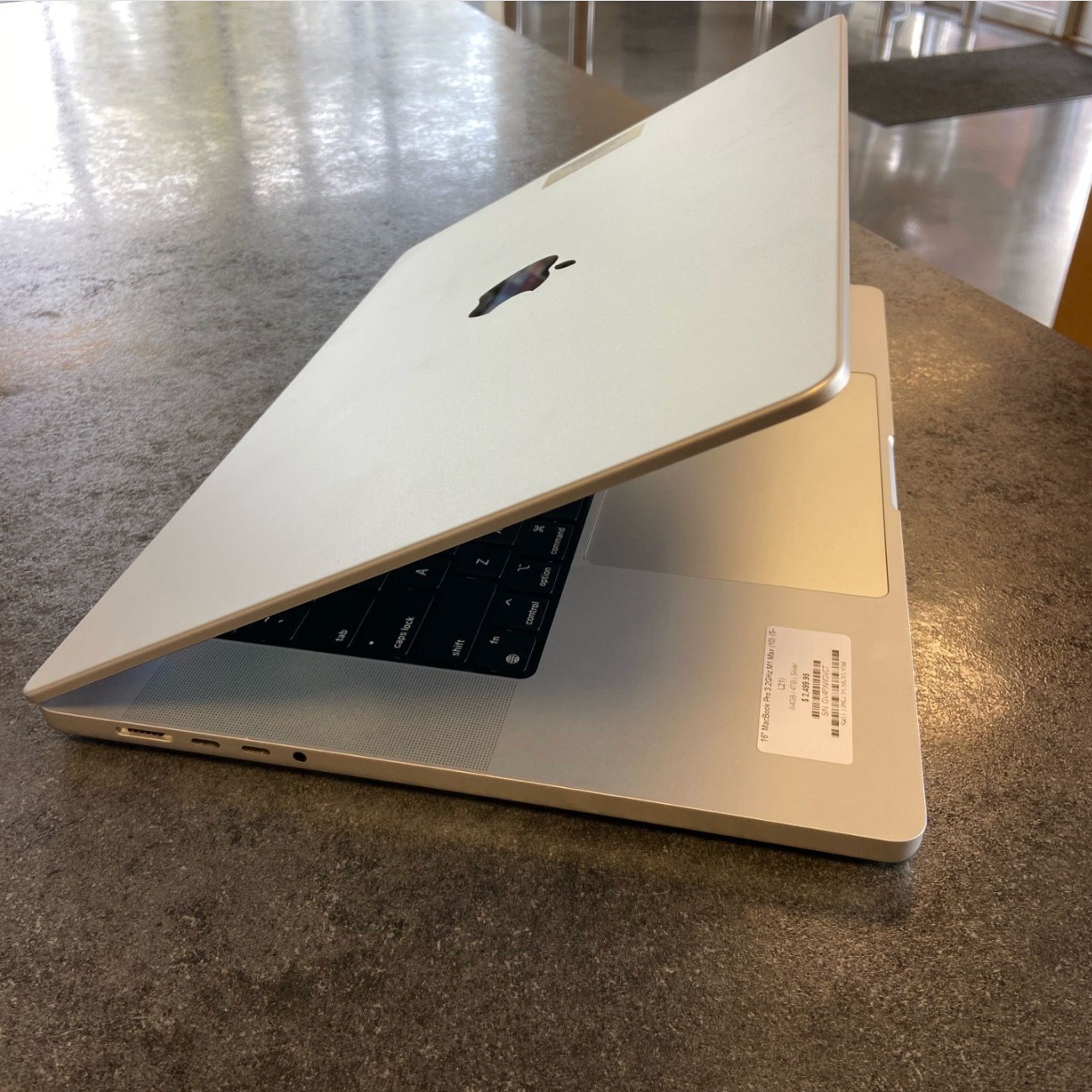 16" Apple MacBook Pro M1 Max / 64GB / 4TB SSD / 24-Core GPU Silver