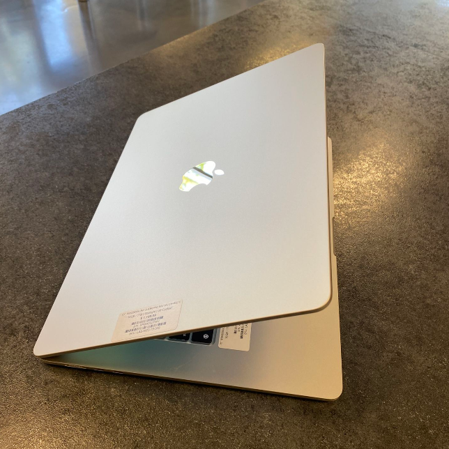15” MacBook Air M2 (M23) 16GB / 1TB – Starlight