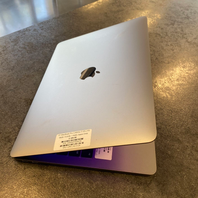 13" MacBook Pro Touch-Bar (L16) 2.4GHz i7 Quad-Core / 16GB / 512GB